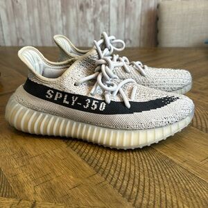 2022
Yeezy Boost 350 V2 'Slate'